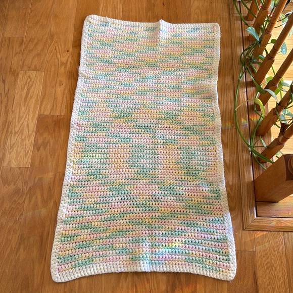 Sale🔥🔥 Handmade Tablecloth Size: 43 X 25 - Picture 1 of 6